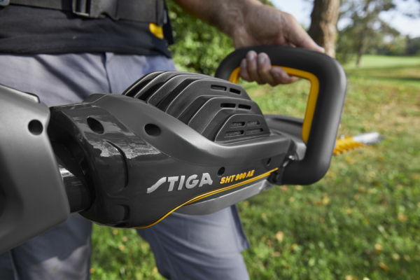 Аккумуляторные ножницы для живой изгороди Stiga SHT 900 AE | 279300008/ST1